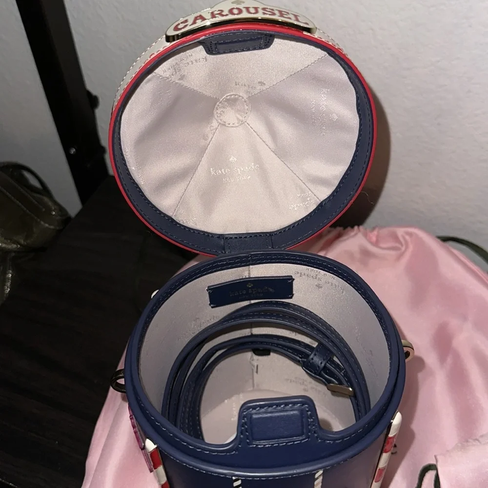 NWT Kate Spade Winter Wonders Carousel 3D Crossbody Bag Novelty Collector &Charm - Picture 4 of 8